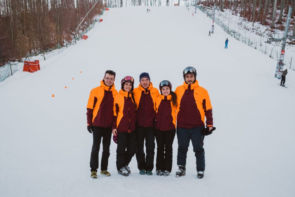 Echipa de instructori de schi si snowboard - Covalpin